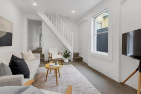 Chic 3-BR Terrace - Prime Location, Modern comforts, Sydney